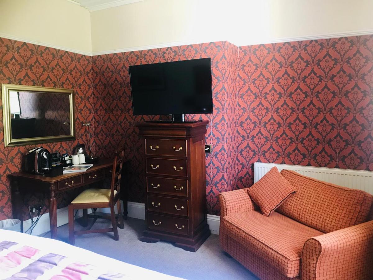 Clarence Court Hotel Челтенхам Экстерьер фото