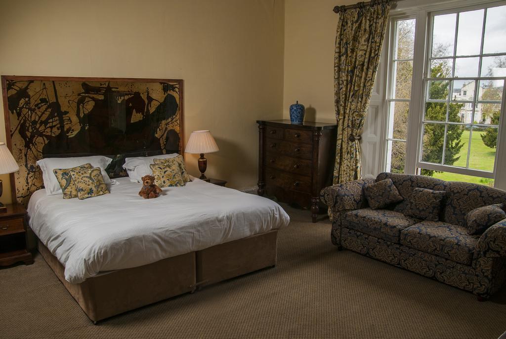 Clarence Court Hotel Челтенхам Экстерьер фото