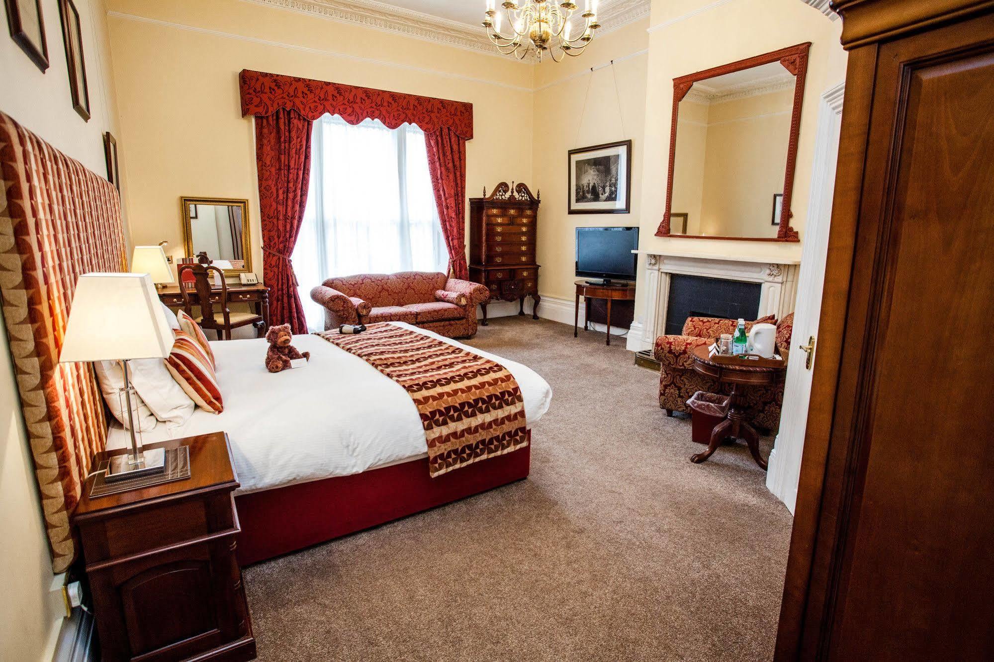Clarence Court Hotel Челтенхам Экстерьер фото